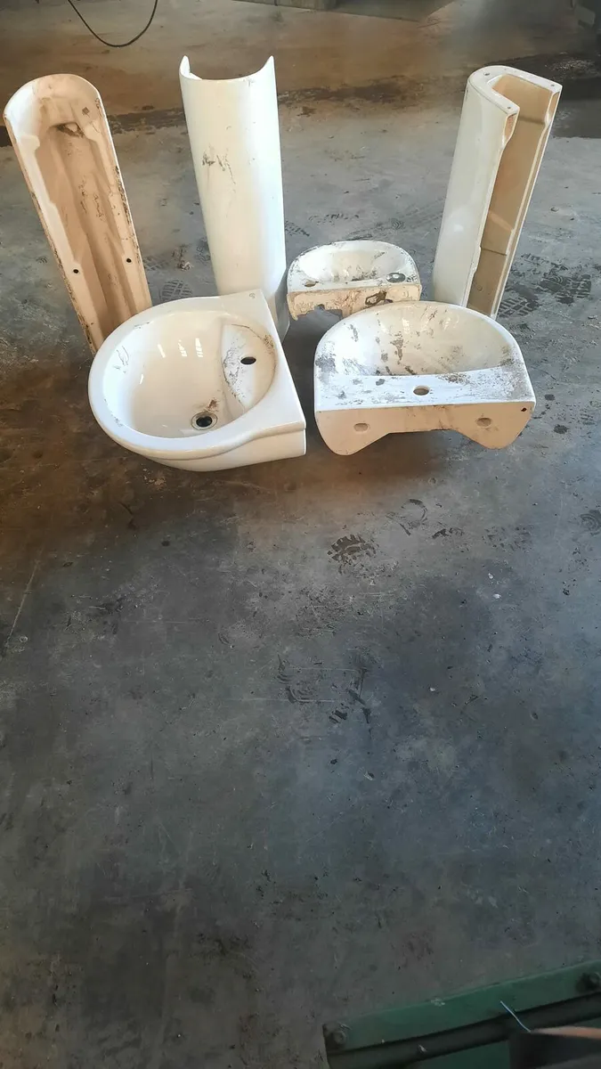 Sinks x 3..+ pedestals--2 x big 1x small - Image 2