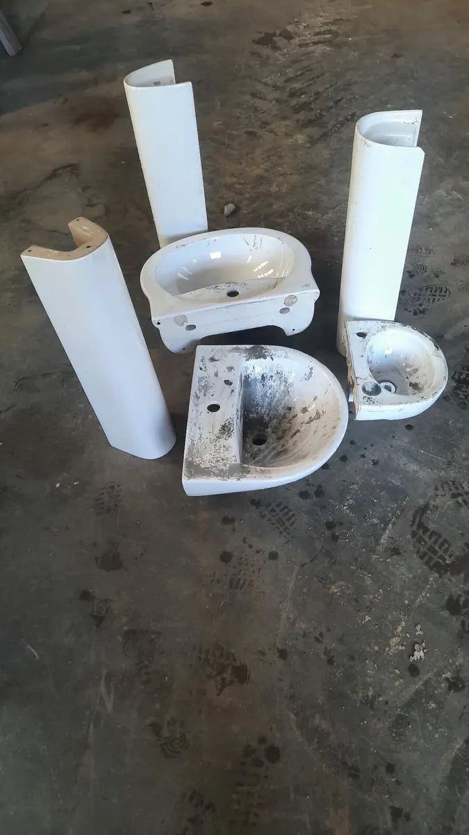 Sinks x 3..+ pedestals--2 x big 1x small - Image 4