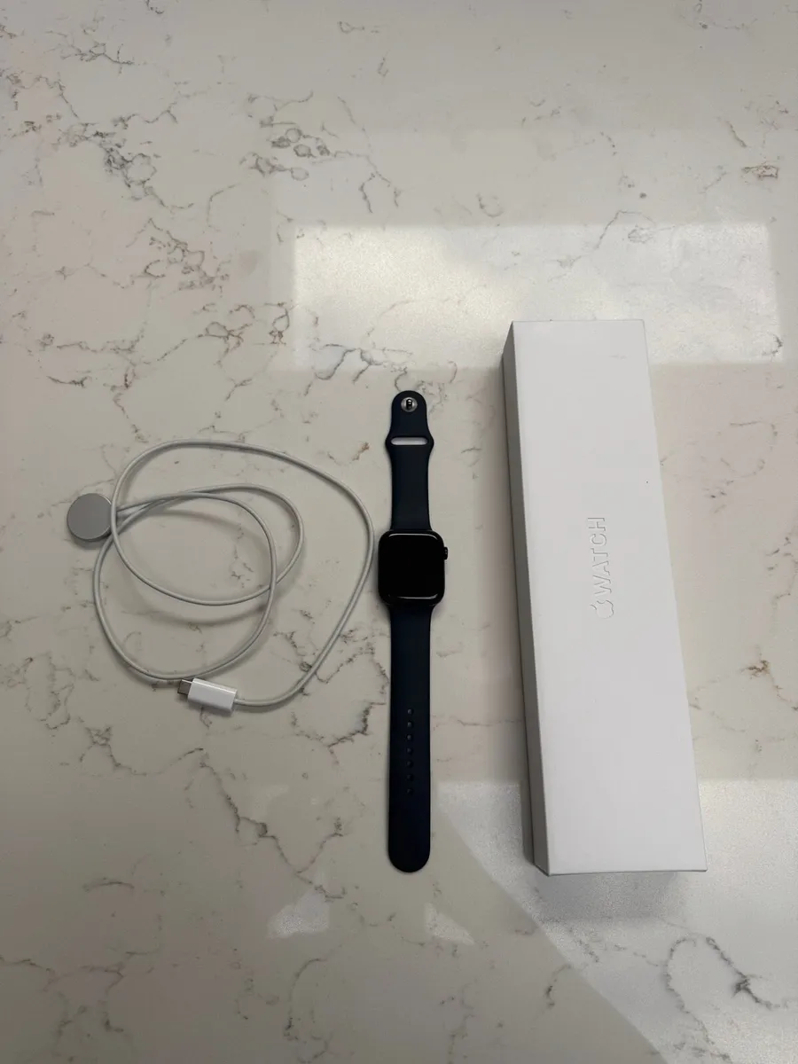 Apple Watch 8 45mm - Image 1