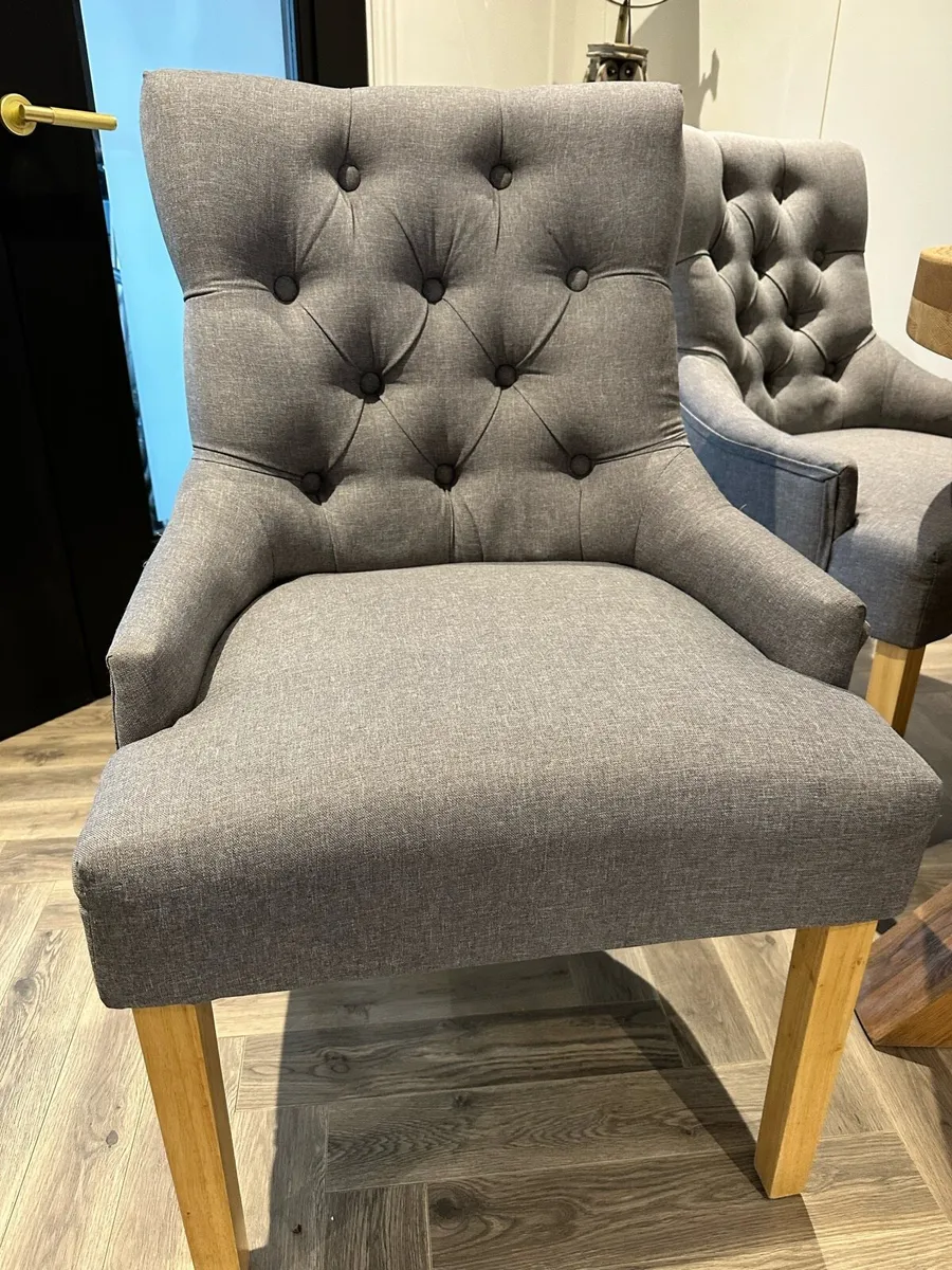 Round dining table and 5 chairs - Image 3