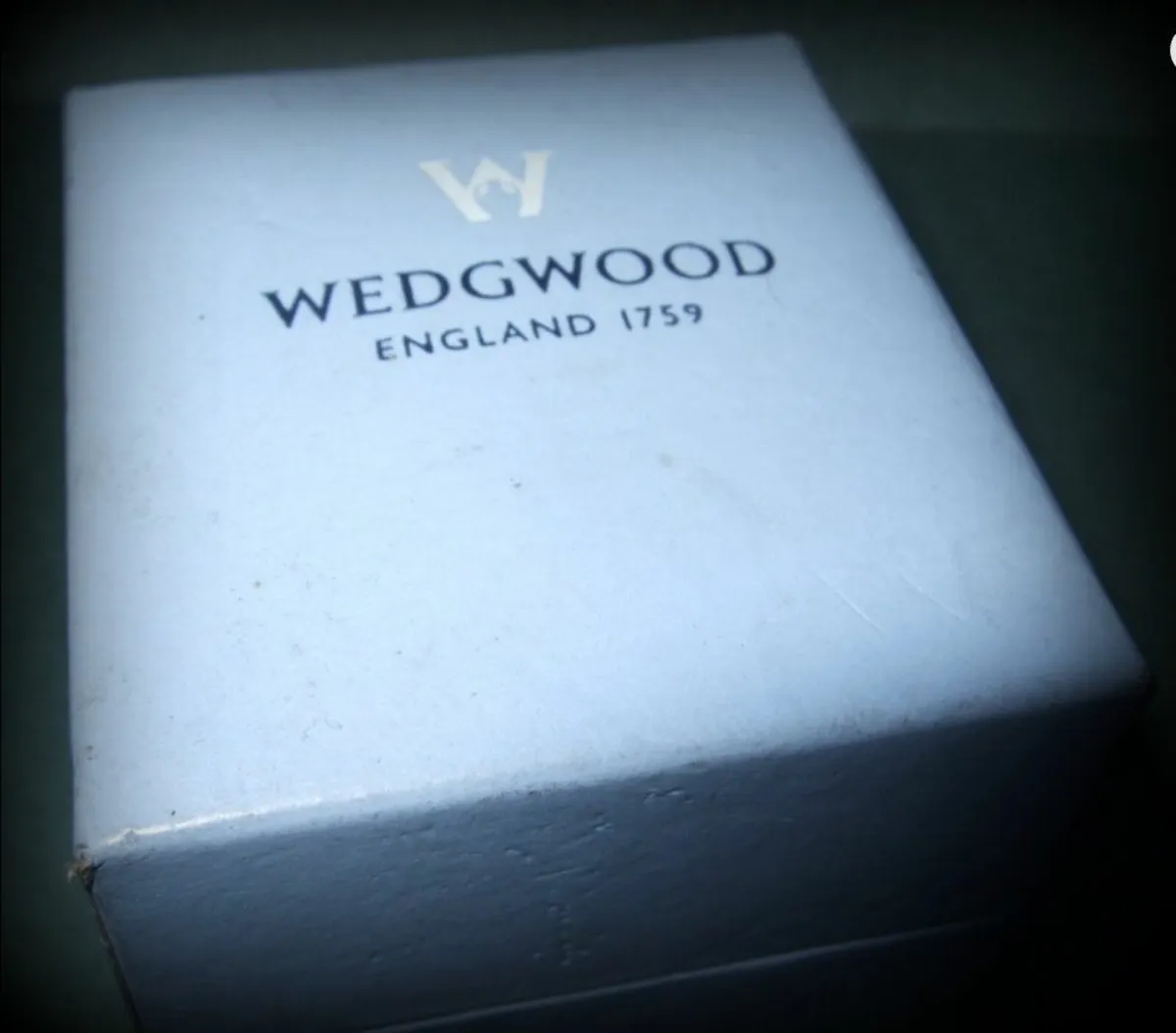 Vintage Authentic Wedgewood Gold Trimmed Tie Pin - Image 3