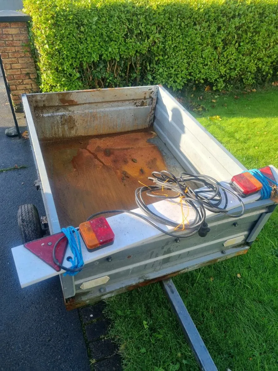 Small Trailer - Image 2