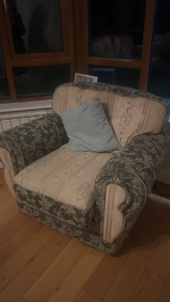 Couch - 2 seater and two 1 seaters - Image 2