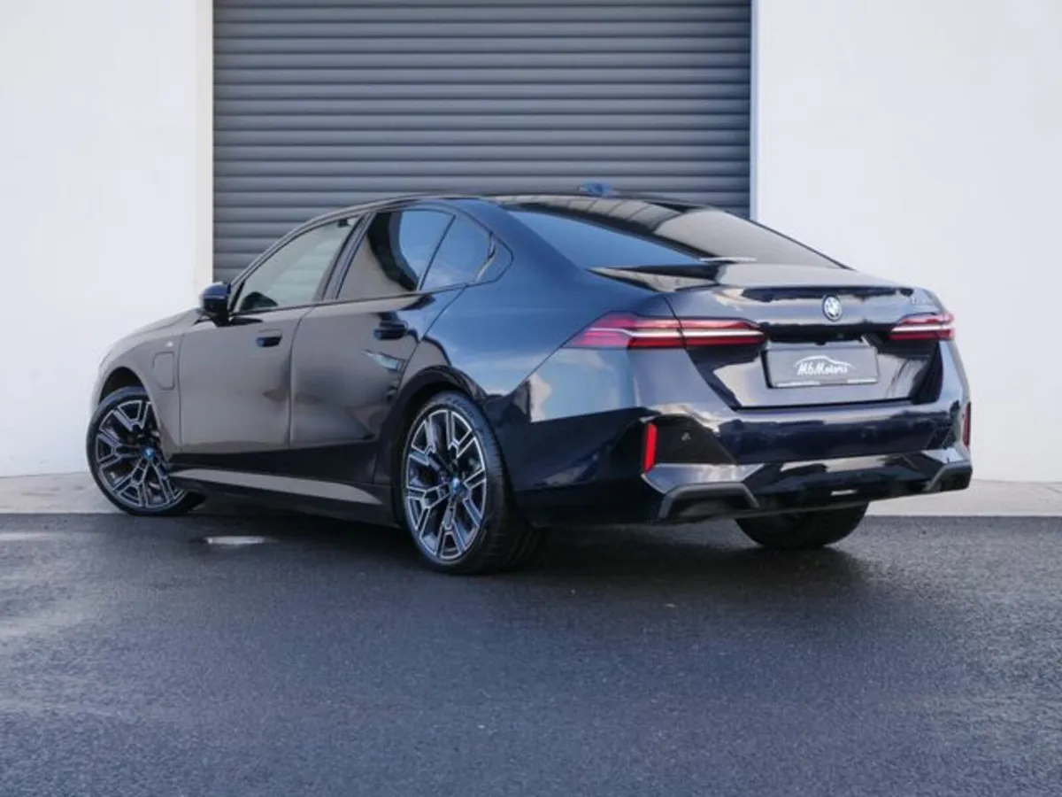 BMW 5-Series 530E M SPORT PRO package - Image 2