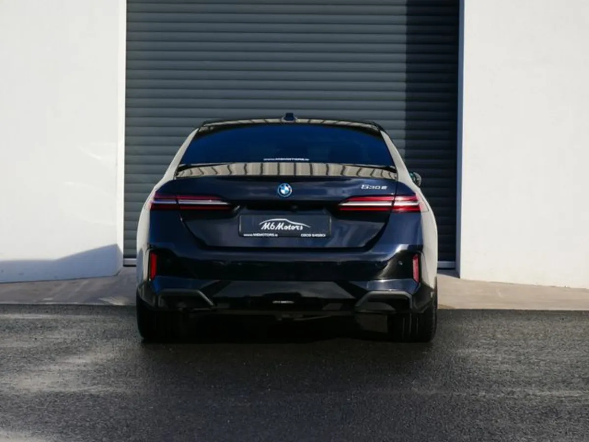 BMW 5-Series 530E M SPORT PRO package - Image 3