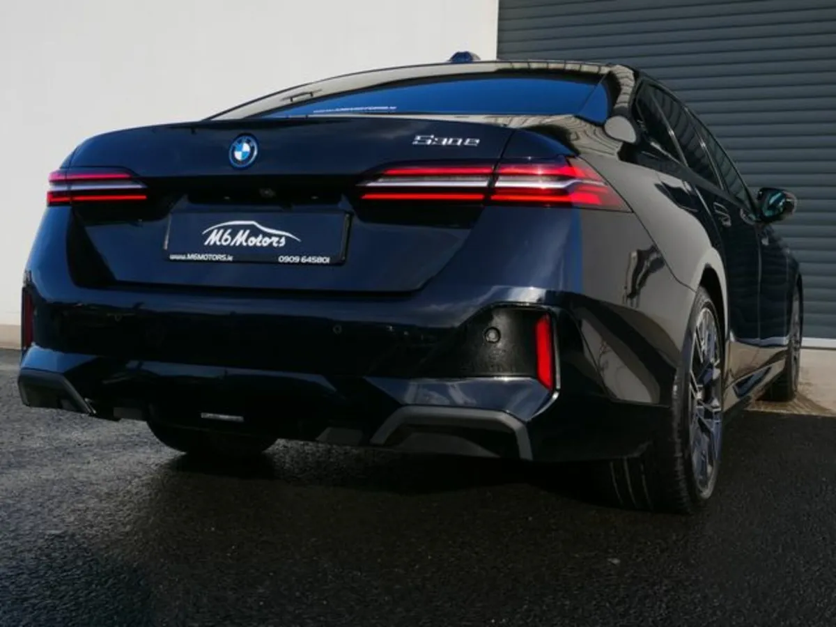 BMW 5-Series 530E M SPORT PRO package - Image 4