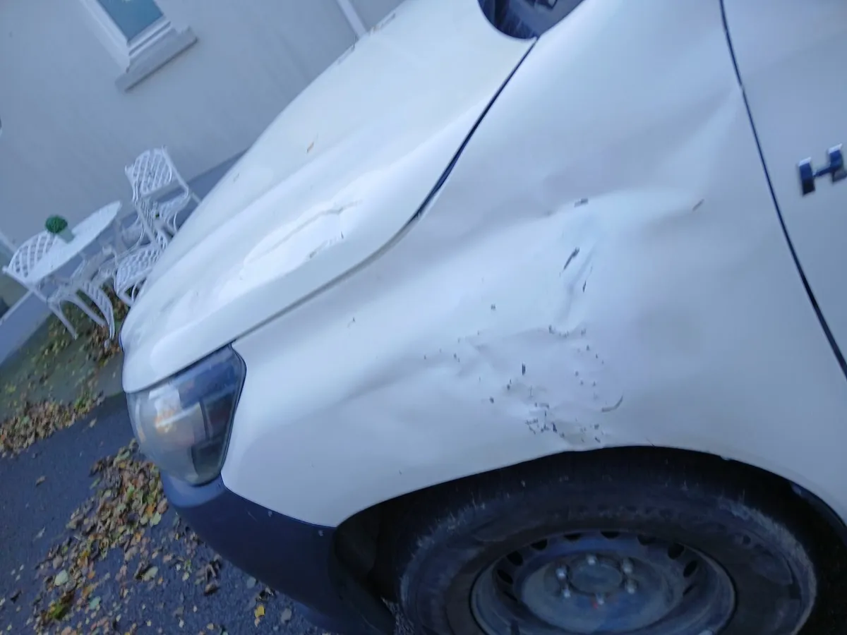 2017 Hi Lux Crew cab €7950 - Image 2