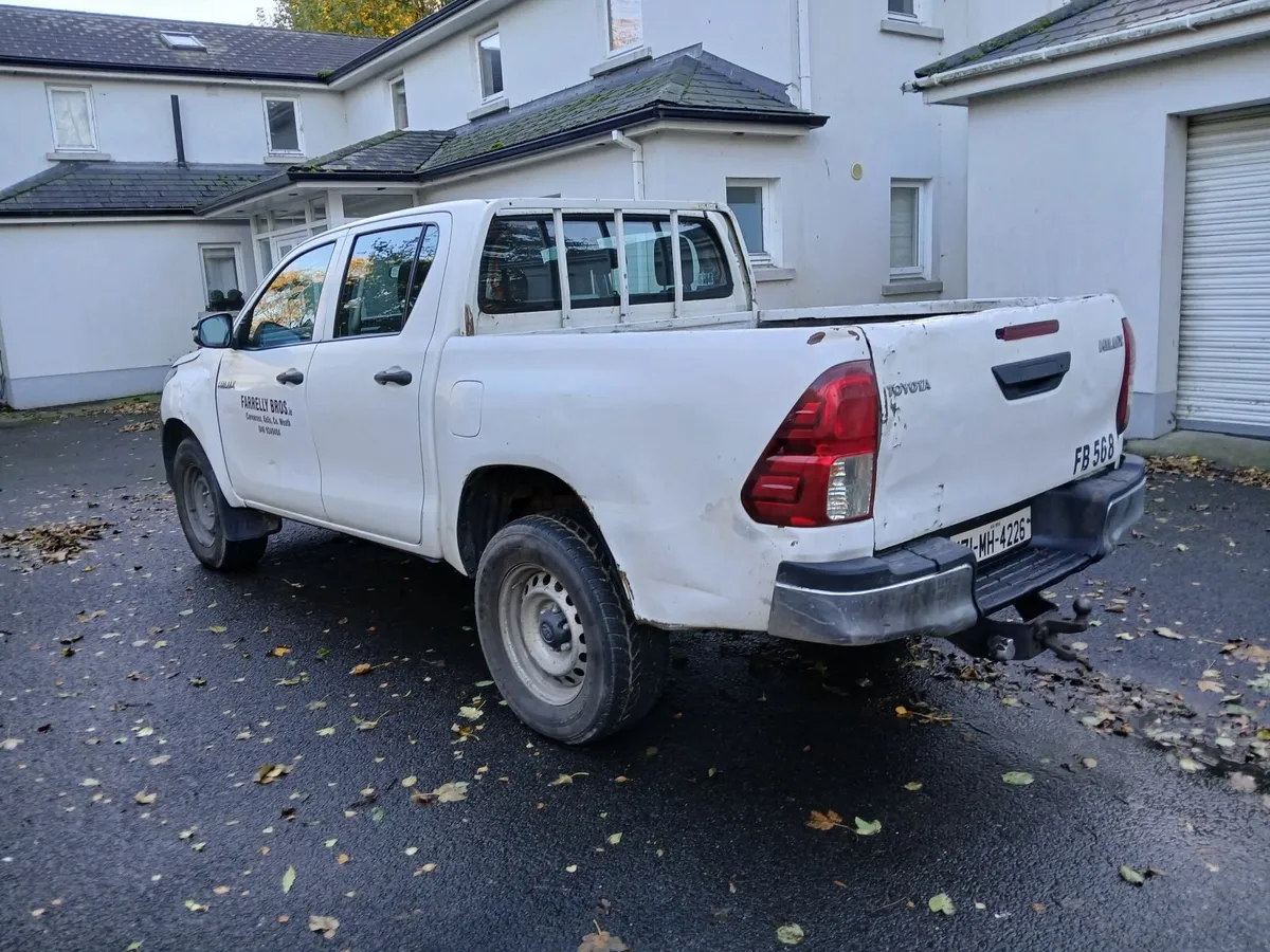 2017 Hi Lux Crew cab €7950 - Image 4