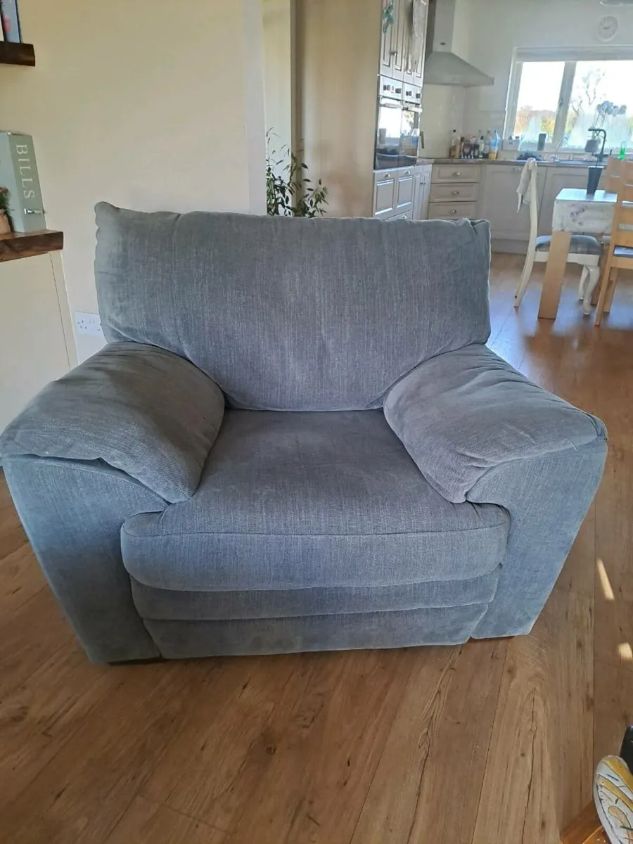 3-1-1 Suite - Image 1