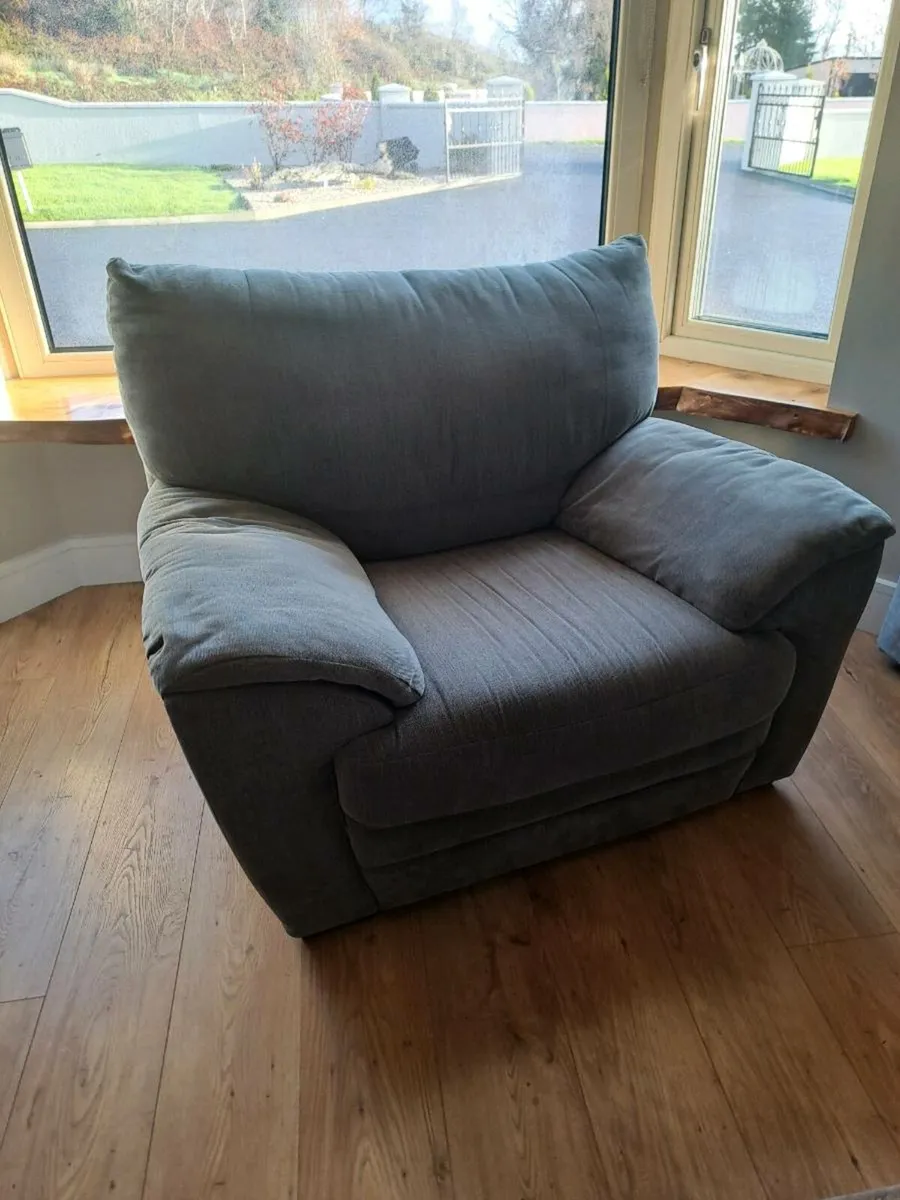 3-1-1 Suite - Image 3