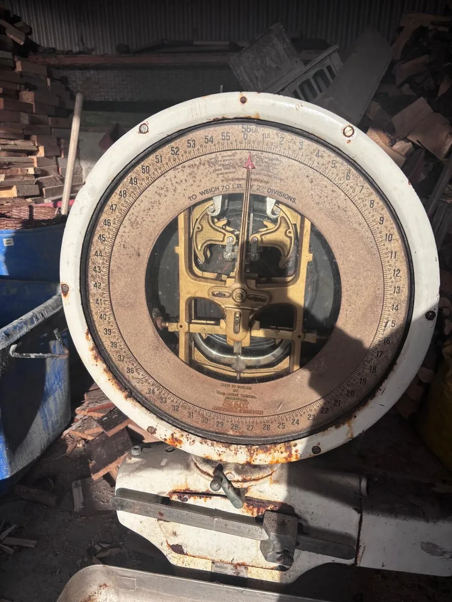 Vintage Avery Floor Standing Weighing Scales - Image 3