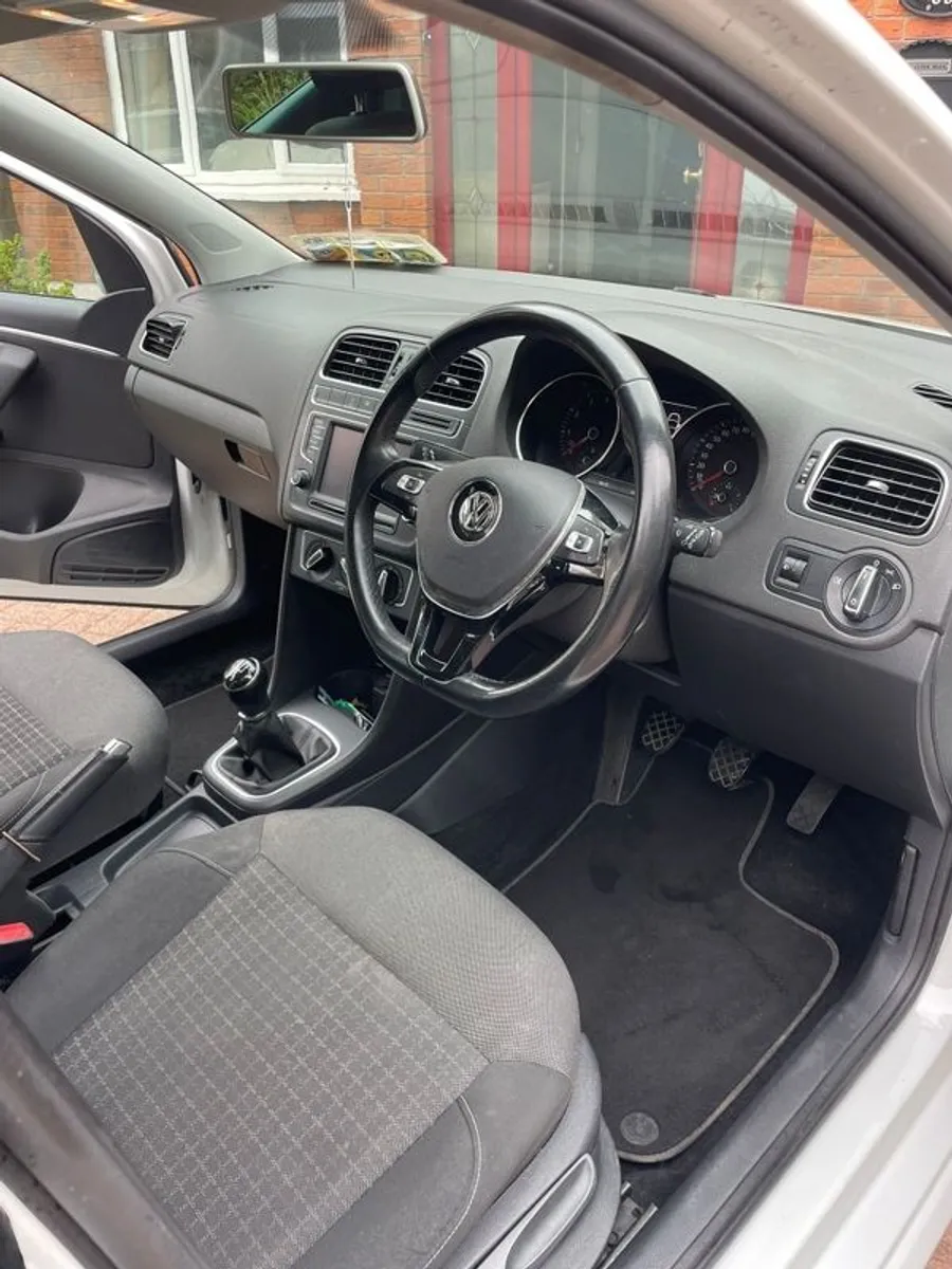 2015 Volkswagen Polo - Image 3
