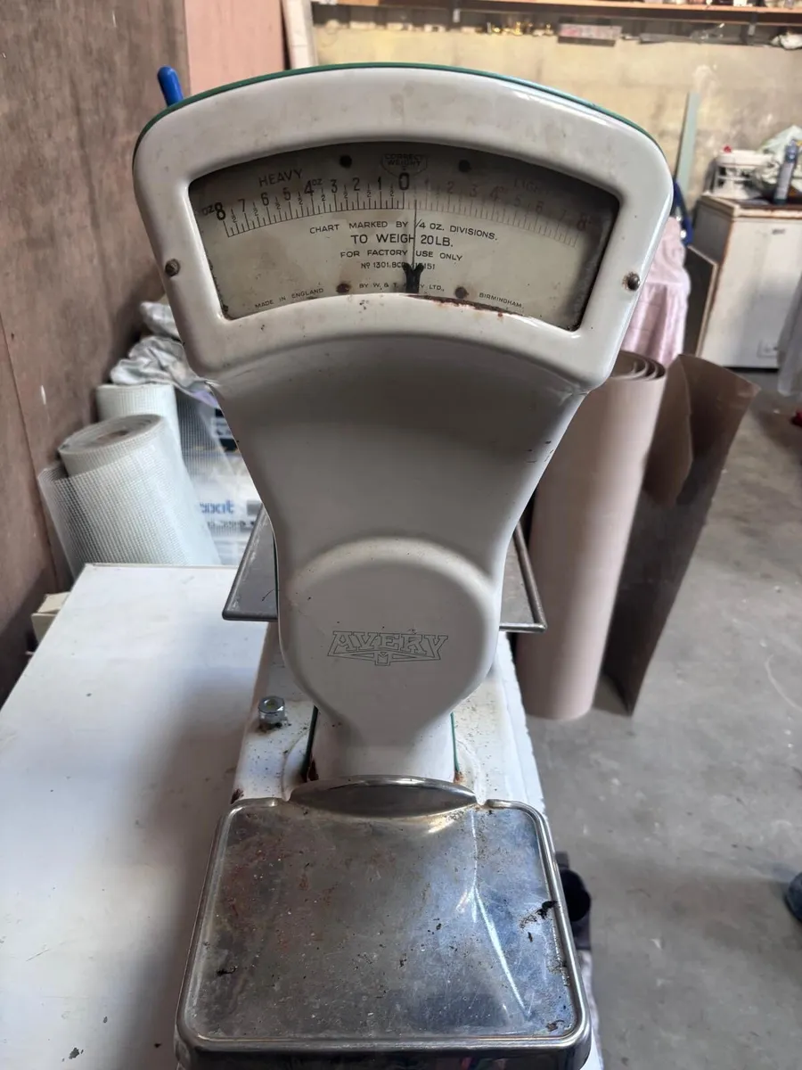 Vintage Avery Weighing Scales - Image 2