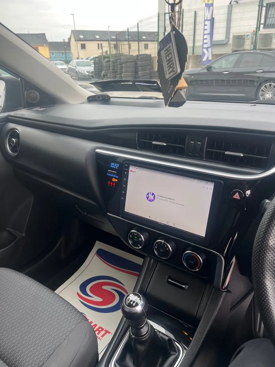 Toyota Corolla 2017 - Image 2