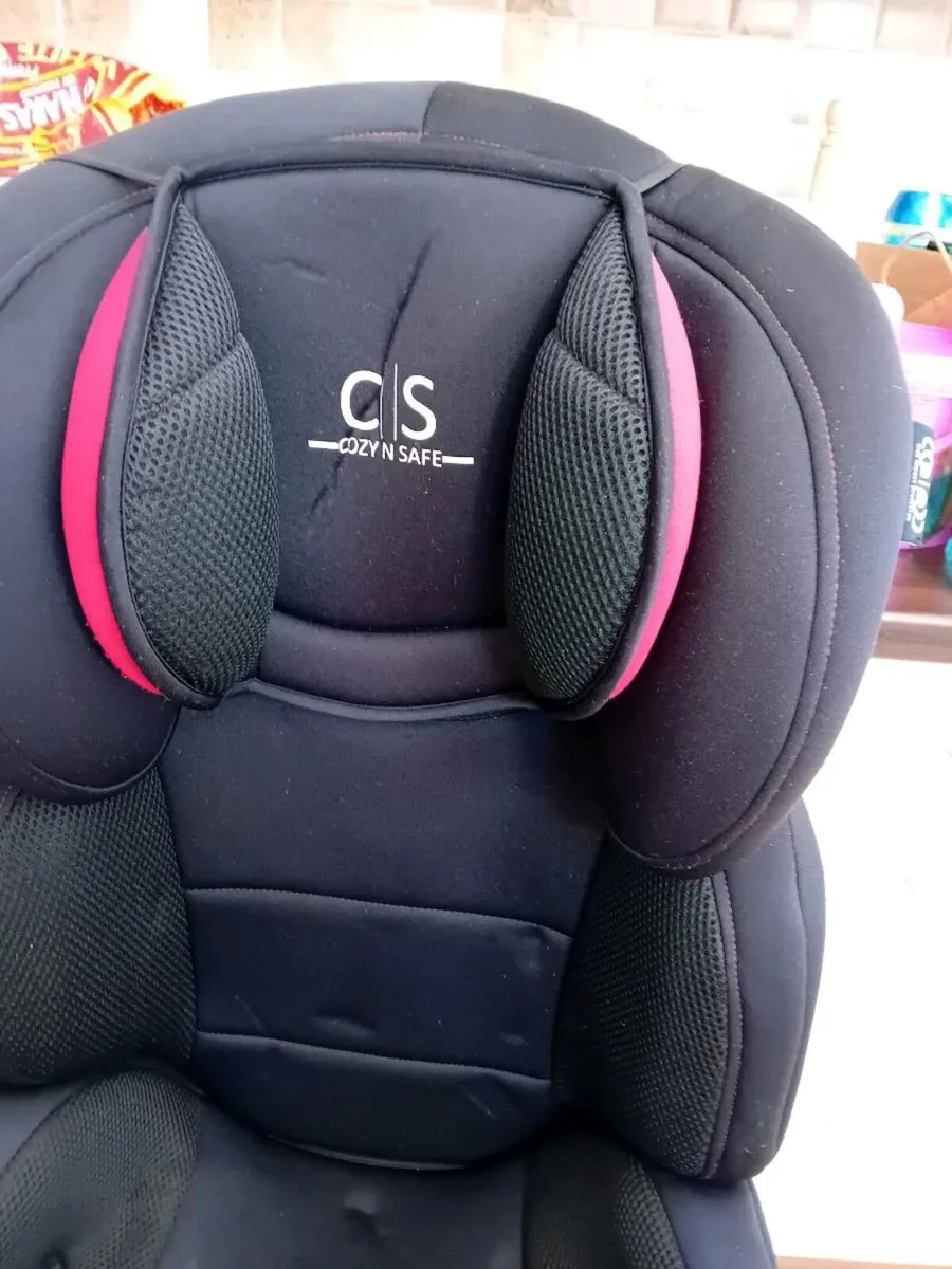 CHILDS BOOSTER SEAT BLACK COLOUR