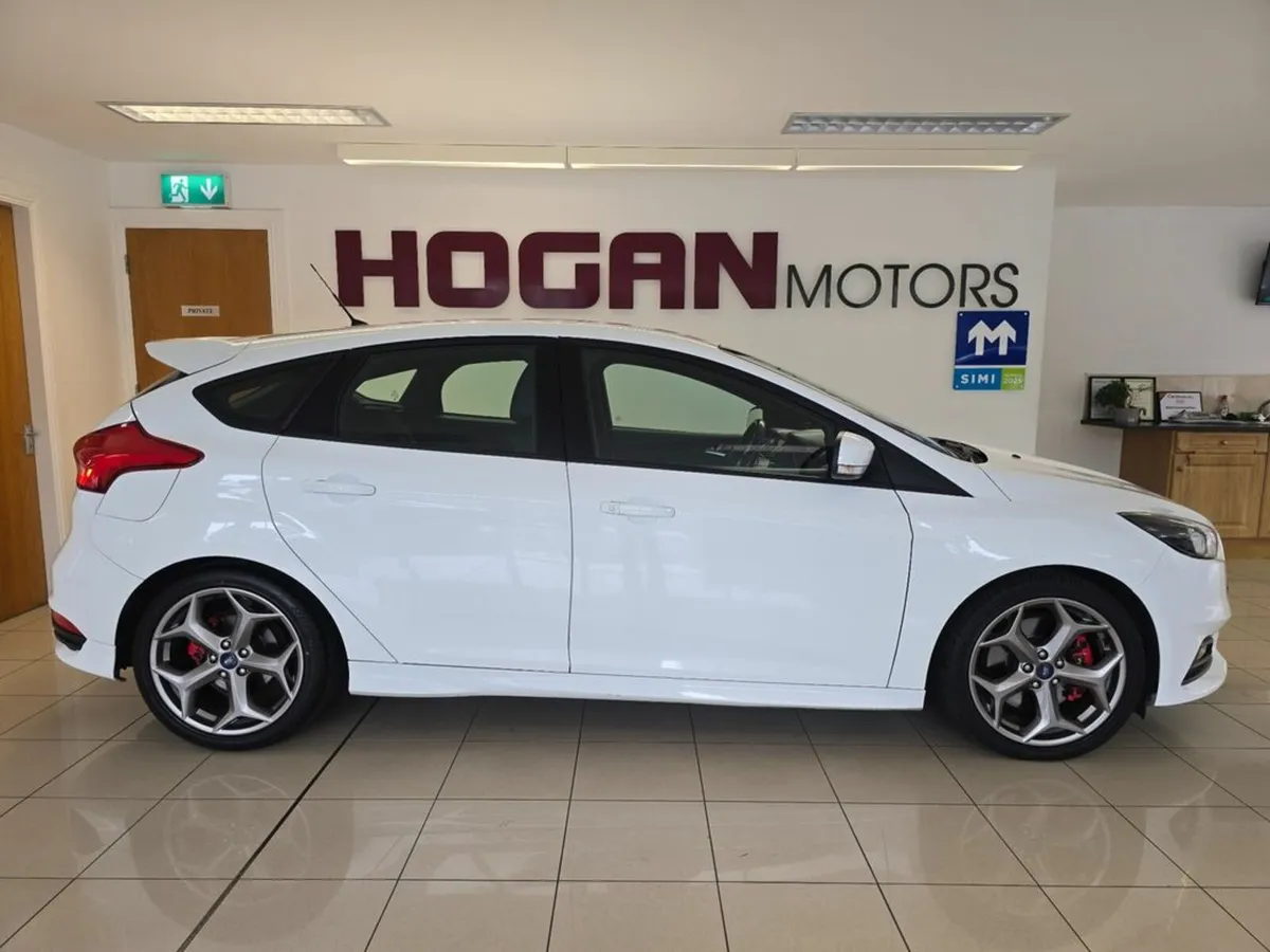 Ford Focus ST2 2.0 250PS 5DR H/B - Image 3