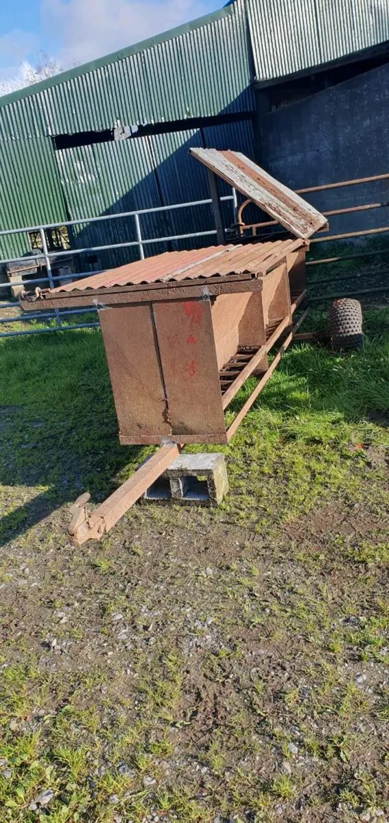 Hogget feeder - Image 1