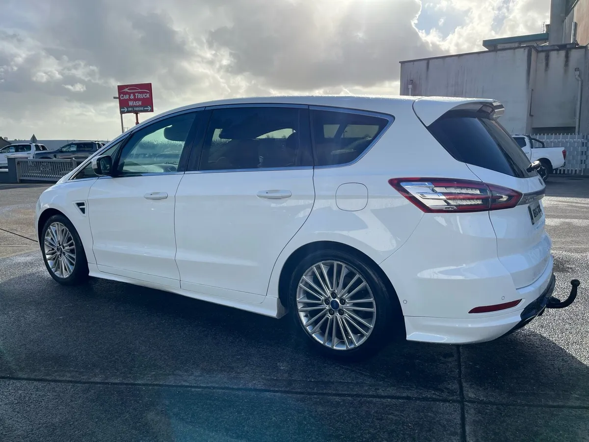 2016 Ford Smax titanium sport - Image 2