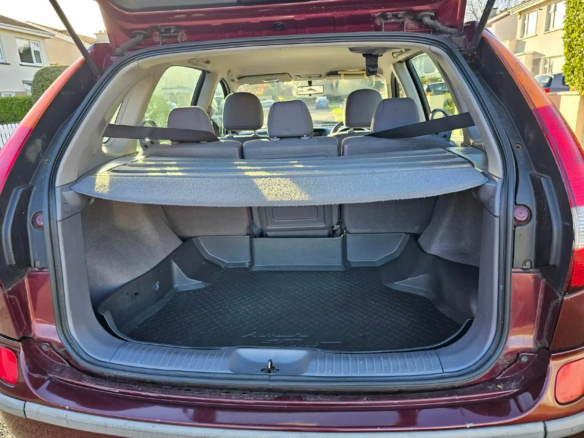 Nissan Almera Tino 2005 - Image 2