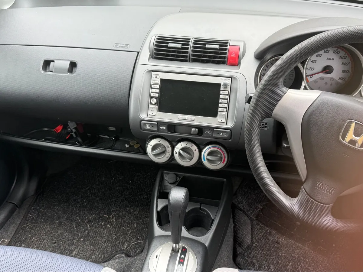 Honda Fit 2005 automatic - Image 2