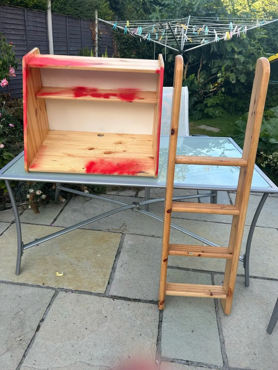 Flexa desk and ladder