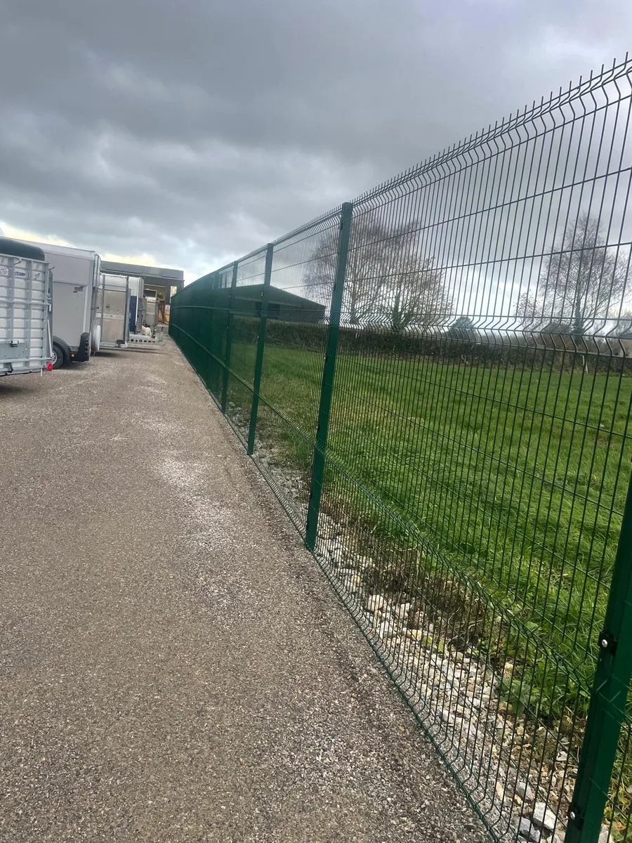 Galvanised powder coat fencing - Image 1