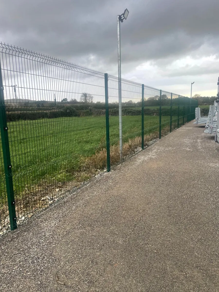 Galvanised powder coat fencing - Image 2