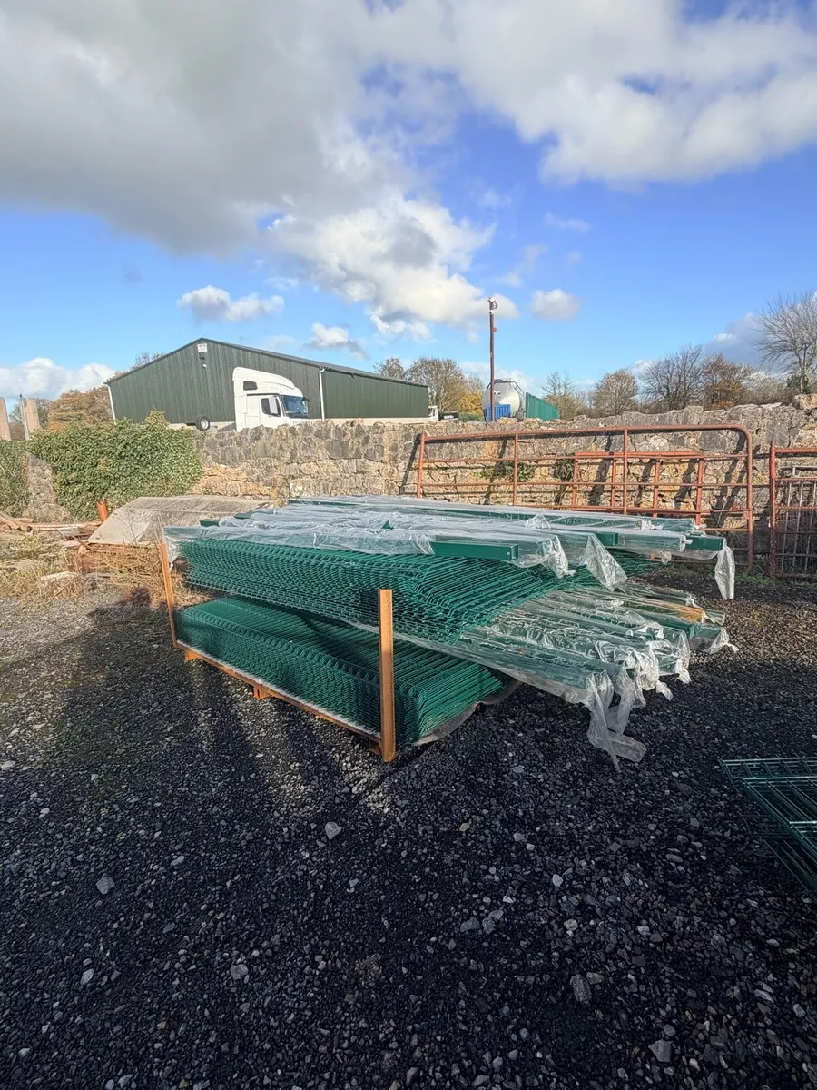 Galvanised powder coat fencing - Image 3