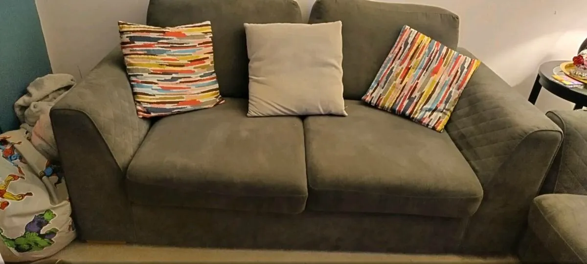 Couch - Image 4