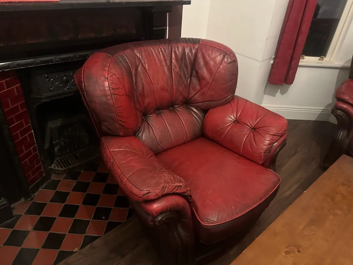 Leather suite - Image 1
