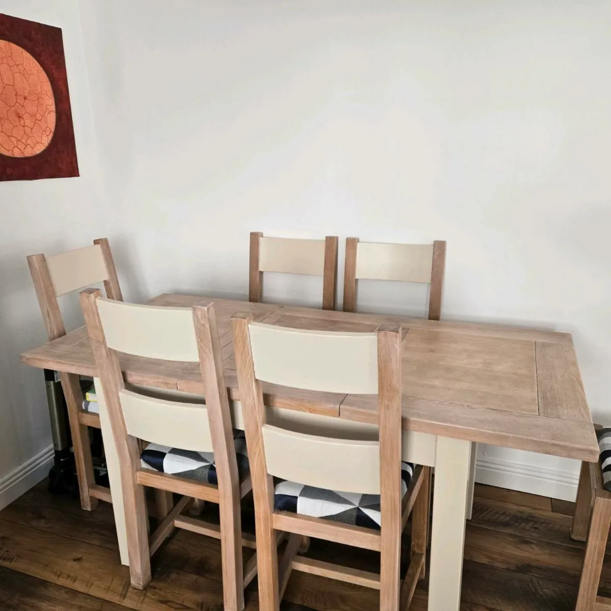 Table and chairs - Image 1