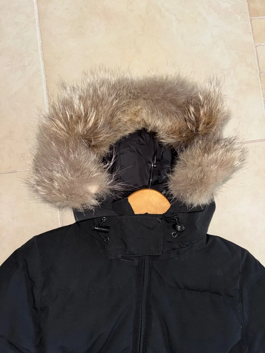 Canada goose womens chelsea parka size M - Image 2