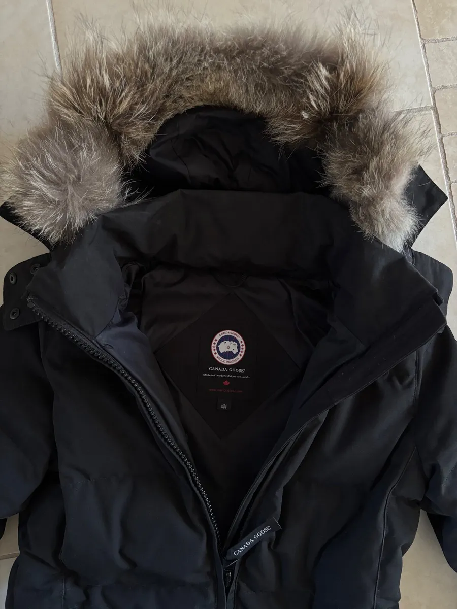 Canada goose womens chelsea parka size M - Image 3