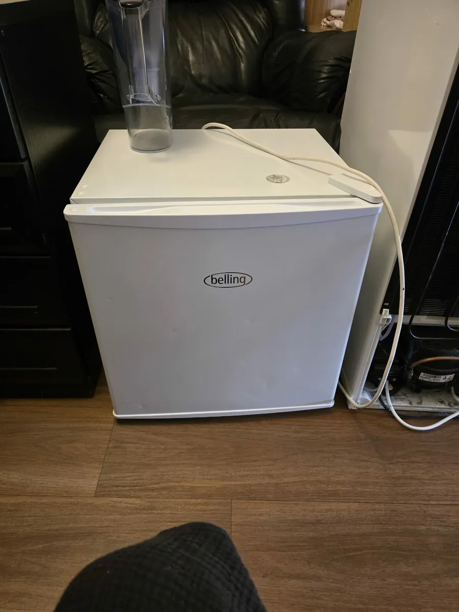 Mini fridge - Image 1