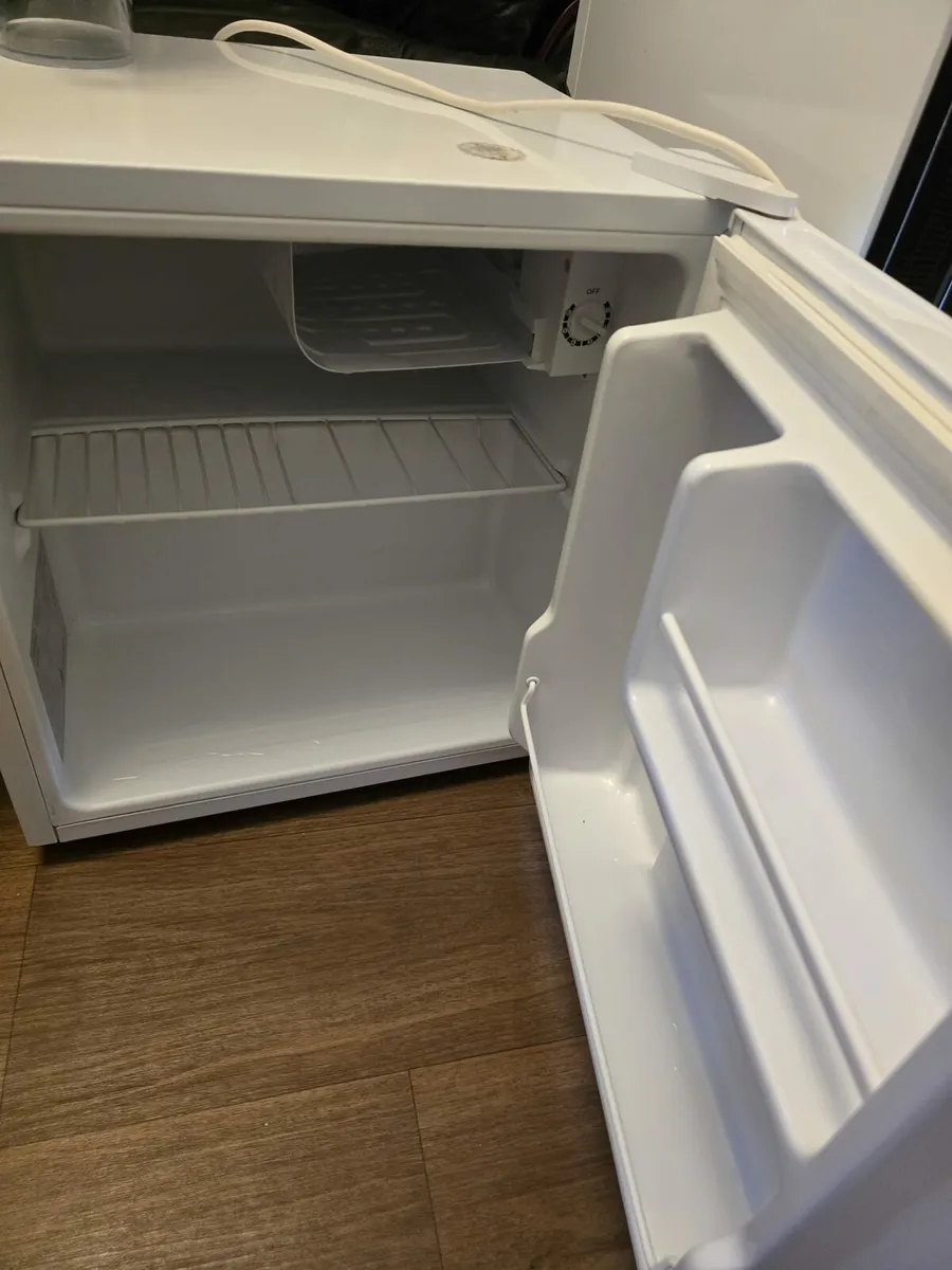 Mini fridge - Image 2