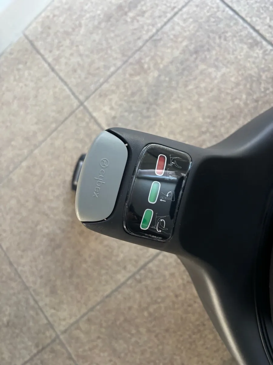 Cybex Base T 360 Rotating ISOFIX Car Seat Base - Image 2