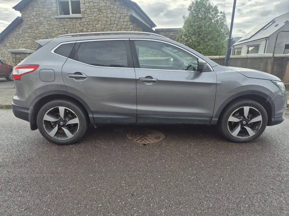 NISSAN QASHQAI PREMIUM - Image 1