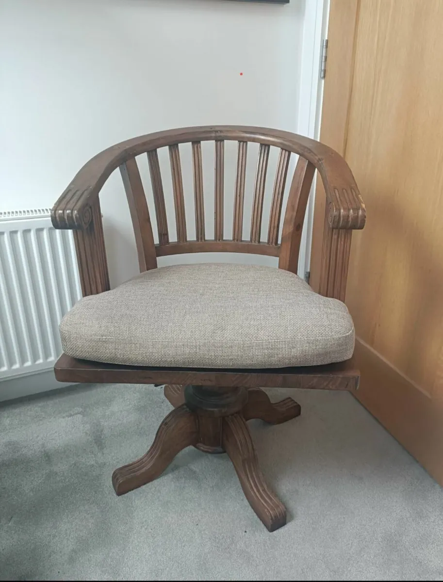 FOR SALE - Swivel office chair