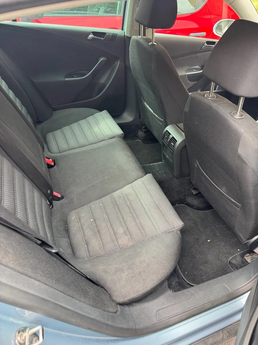 Volkswagen Passat - Image 2