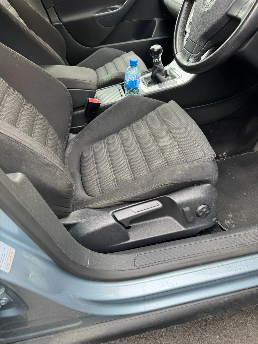 Volkswagen Passat - Image 3