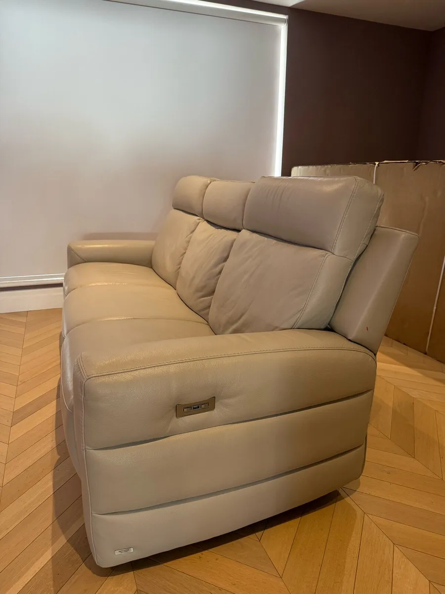 Natuzzi 3+2 Leather Electric Recliner Sofa - Image 1