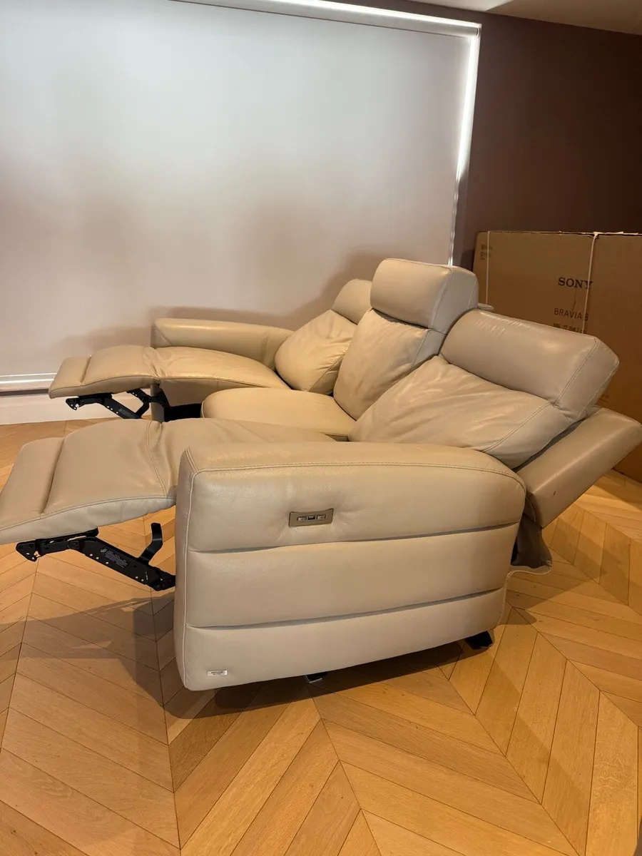 Natuzzi 3+2 Leather Electric Recliner Sofa - Image 3