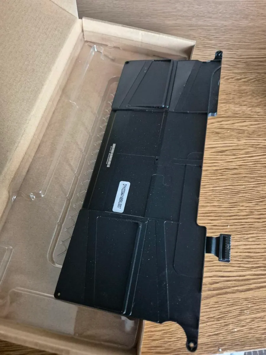 Genuine Apple Macbook battery A1495 - Image 3