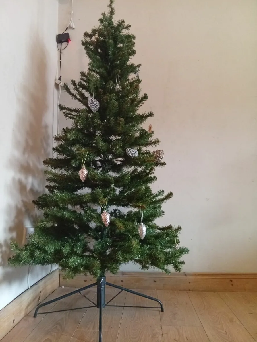 Deluxe 6ft Slim Nicolas Pine Christmas tree - Image 2