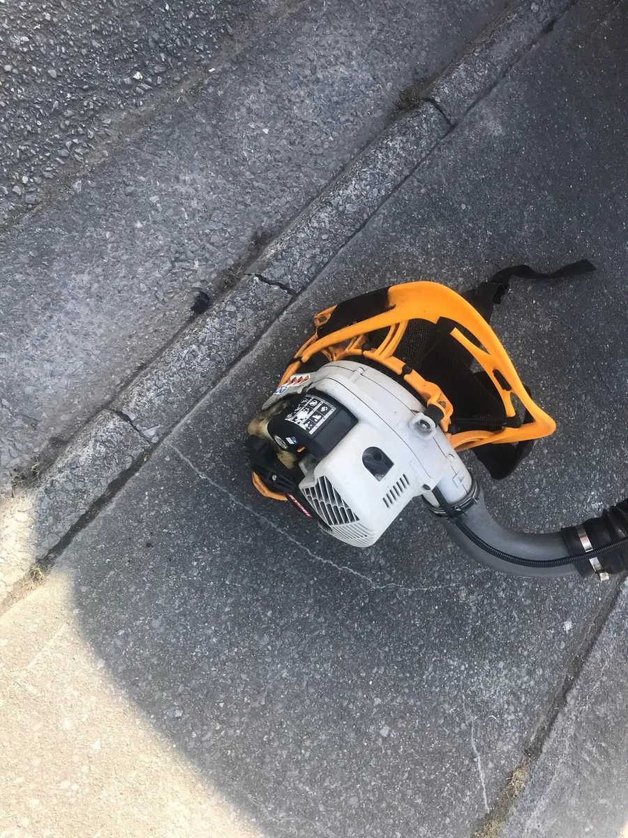 Leaf blower for repair - Image 1