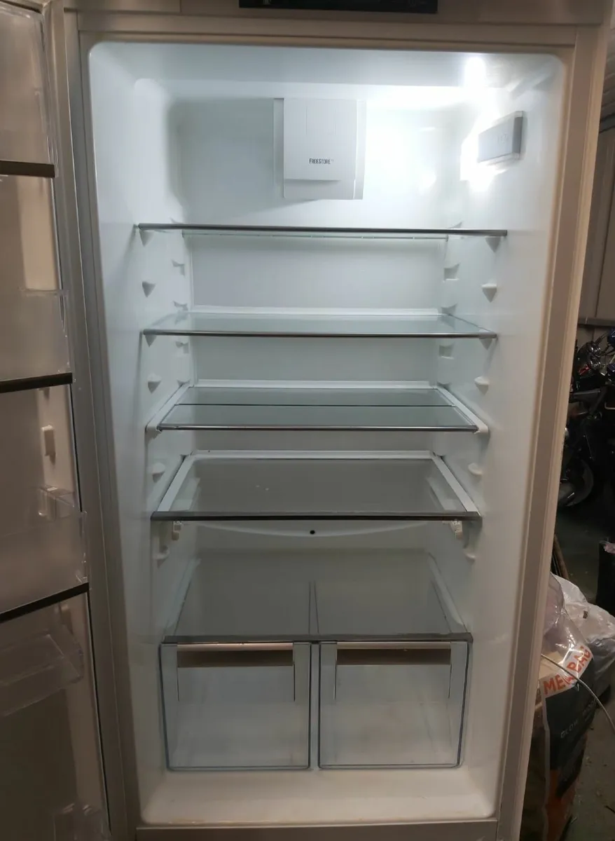 Integrated Fridge Freezer 70/30 - Image 2