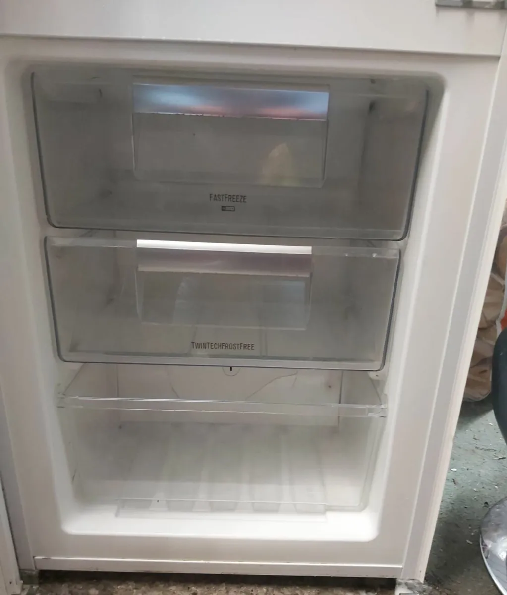 Integrated Fridge Freezer 70/30 - Image 3