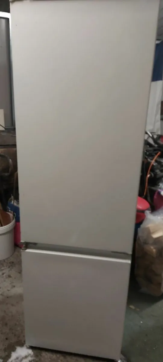 Integrated Fridge Freezer 70/30 - Image 4