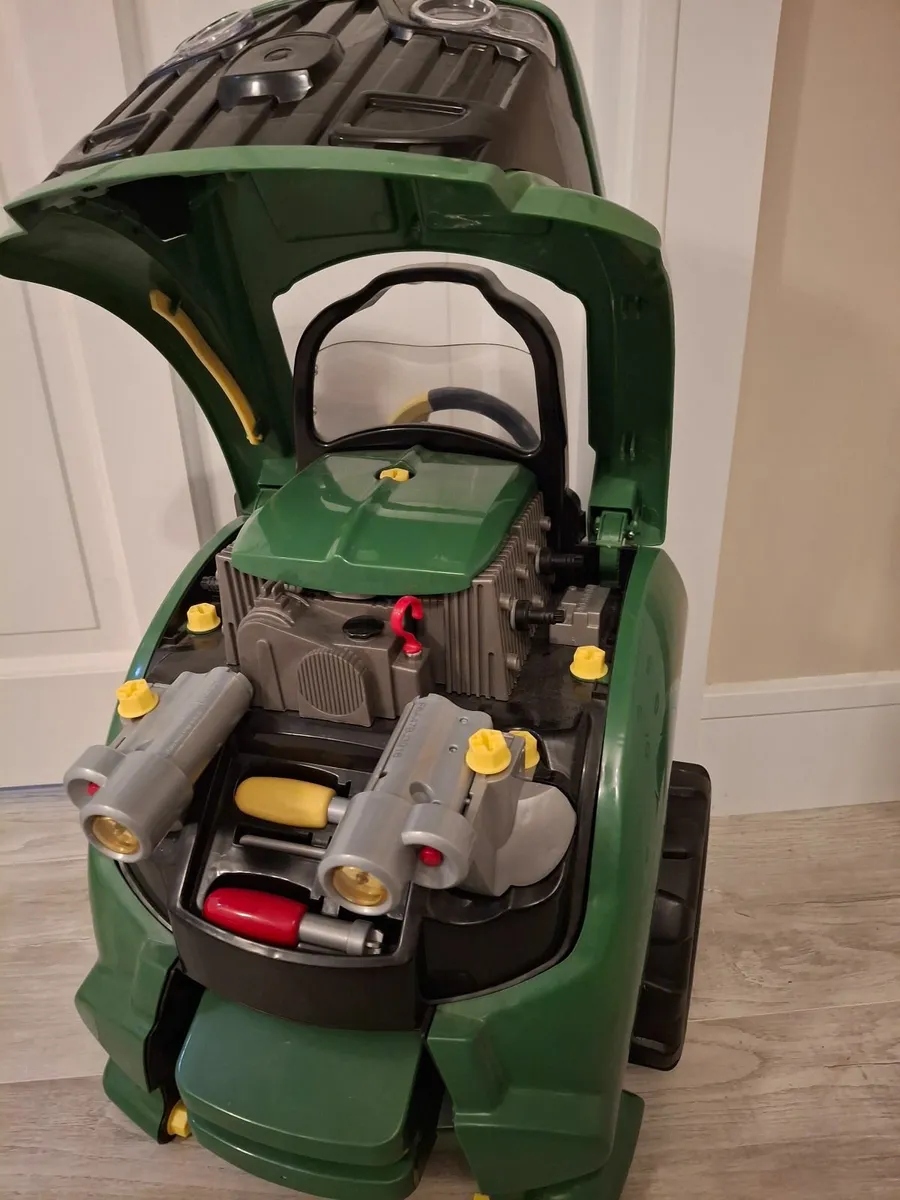 John deere tractor engine - Image 1