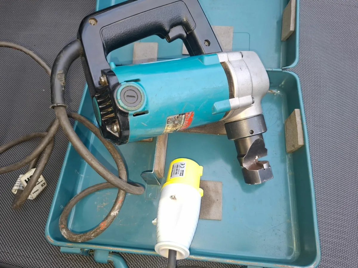 Makita nibbler  3.2mm - Image 1